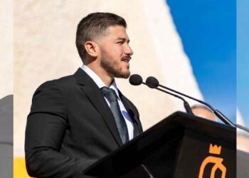 Samuel García expone cómo la nueva Constitución impulsa a Nuevo León