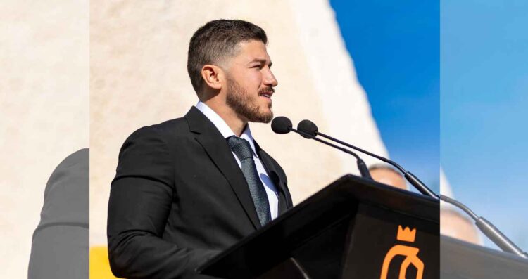 Samuel García expone cómo la nueva Constitución impulsa a Nuevo León