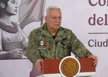 Secretario de Defensa se conmueve al despedir a militares que perdieron la vida; así fue el momento