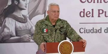 Secretario de Defensa se conmueve al despedir a militares que perdieron la vida; así fue el momento