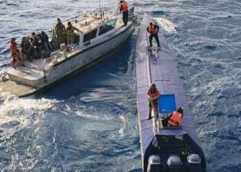 Semar asegura semisumergible con carga ilícita frente a la costa de Manzanillo, Colima