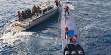 Semar asegura semisumergible con carga ilícita frente a la costa de Manzanillo, Colima