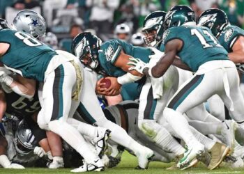 Sin iniciativa formal para vetarlo, el “tush push” seguirá en la NFL