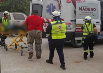Trabajador queda gravemente herido tras caer del techo de una vivienda en Ciudad Madero, Tamaulipas