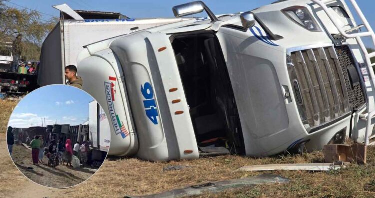 Trailero termina hospitalizado tras volcar en la Carretera Nacional en Montemorelos, NL