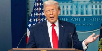 Trump asegura que México dejó de enviar petróleo a Cuba tras petición directa