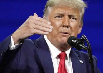 Trump impone arancel global del 10% tras fallo de la Corte Suprema