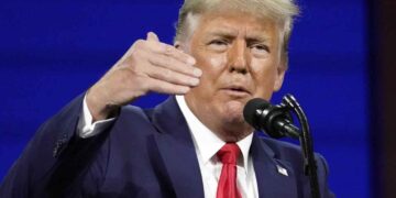Trump impone arancel global del 10% tras fallo de la Corte Suprema