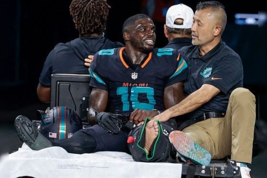Tyreek Hill Dolphins baja