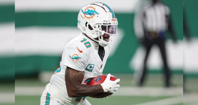 Tyreek Hill Dolphins baja