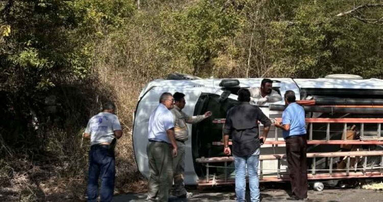Camioneta CFE Mante – Ocampo