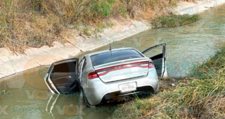 _auto a canal de riego en Reynosa