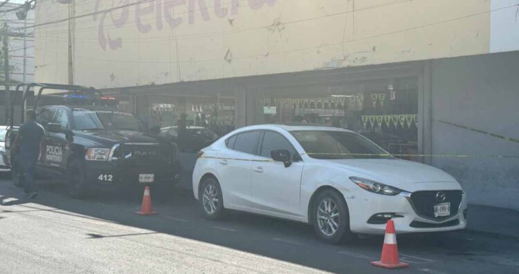 pareja Monterrey auto robado