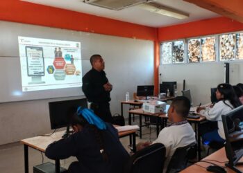 plática preventiva en secundaria de Altamira