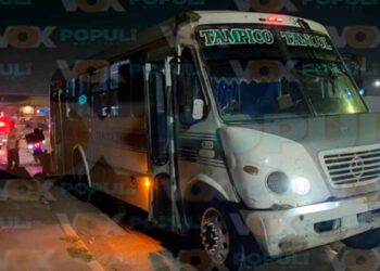 repartidor choca microbús en Tampico