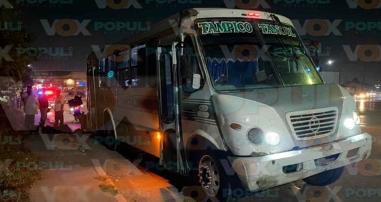 repartidor choca microbús en Tampico