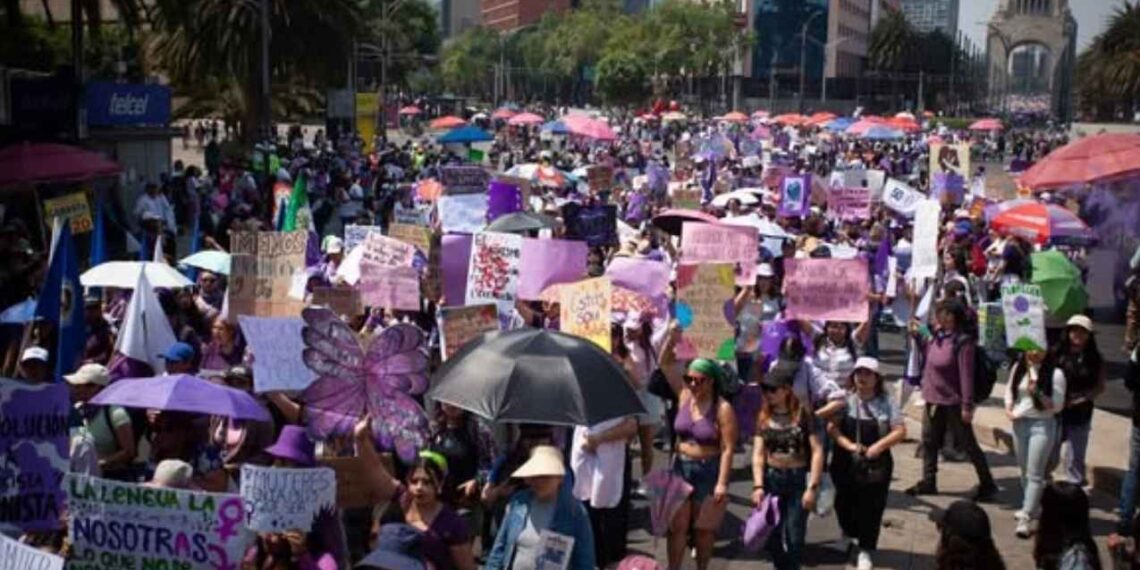 8M 2026: Miles de mujeres ya marchan hacia el Zócalo de CDMX