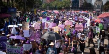 8M 2026 Miles de mujeres ya marchan hacia el Zócalo de la Ciudad de México