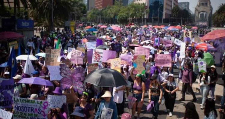 8M 2026 Miles de mujeres ya marchan hacia el Zócalo de la Ciudad de México