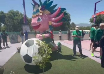 Aficionados arriban al Estadio Banorte previo al encuentro México vs Portugal