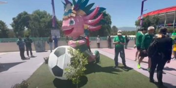 Aficionados arriban al Estadio Banorte previo al encuentro México vs Portugal