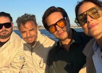 Aislinn Derbez se reúne con su familia en un paseo en yate