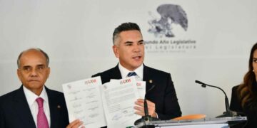 “Alito” Moreno denuncia presiones de Morena para respaldar el Plan B de Sheinbaum