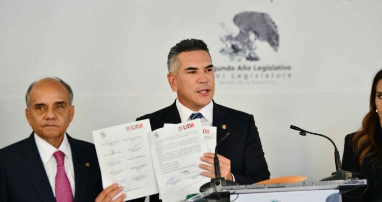 “Alito” Moreno denuncia presiones de Morena para respaldar el Plan B de Sheinbaum