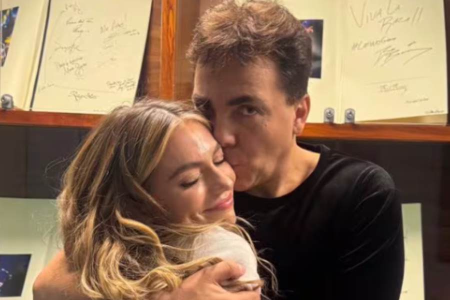 Angélica Rivera comparte fotografía con Cristian Castro en el Auditorio Nacional