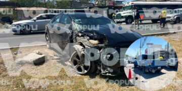 Aparatoso choque en bulevar Morelos en Reynosa, Tamaulipas, deja vehículos con severos daños