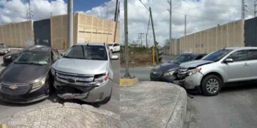 fuerte choque avenida Cantinflas