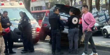 Ataque armado deja un muerto y una mujer herida en la Ciudad de México