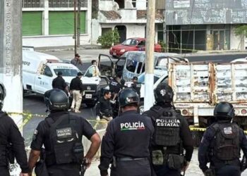 Ataque armado e incendio de vehículo dejan un muerto y múltiples heridos en Acapulco, Guerrero