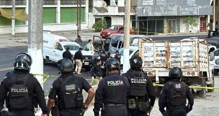 Ataque armado e incendio de vehículo dejan un muerto y múltiples heridos en Acapulco, Guerrero