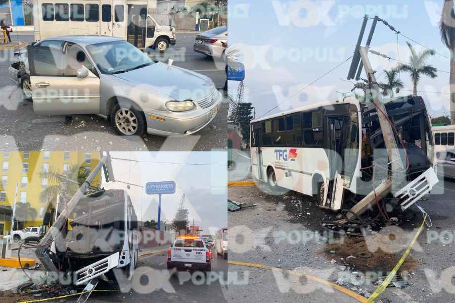 Autobús de transporte industrial se estrella contra poste y automóvil en Altamira, Tamaulipas
