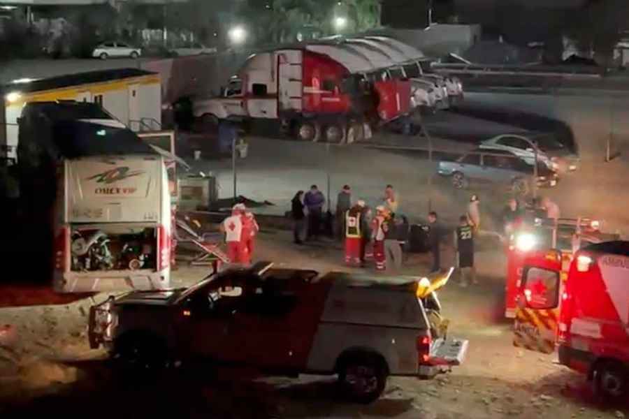 Autobús embiste a trabajadores en la carretera a Laredo en Apodaca, NL; reportan un muerto y varios heridos
