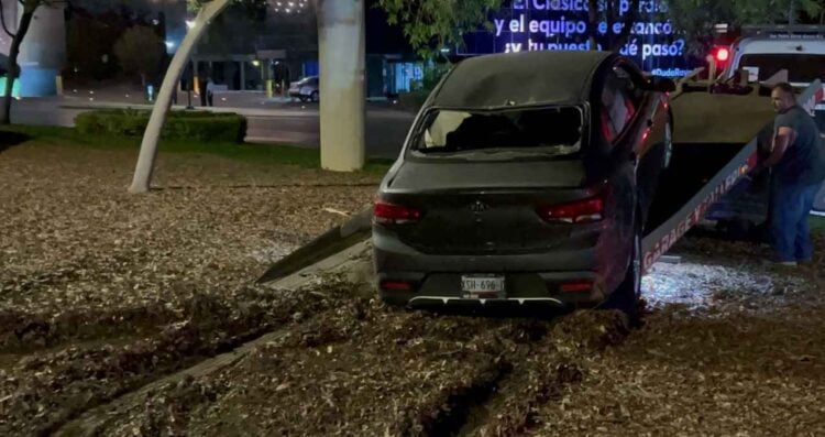 Automovilista en presunto estado de ebriedad causa fuerte choque en San Pedro, NL