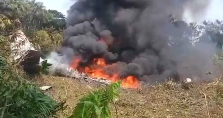 Avión de la Fuerza Aérea colombiana se estrella dejando más de 100 muertos