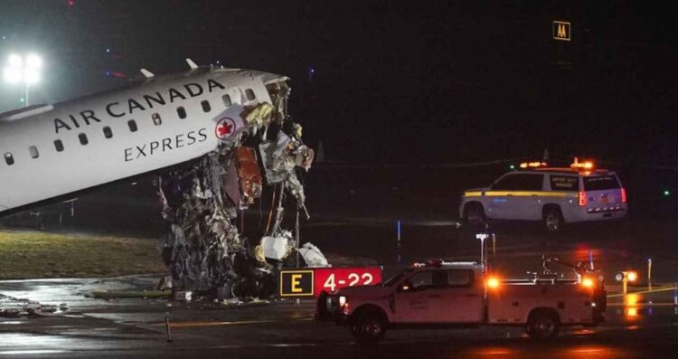 Avión se impacta contra camión de bomberos en el aeropuerto LaGuardia en Nueva York