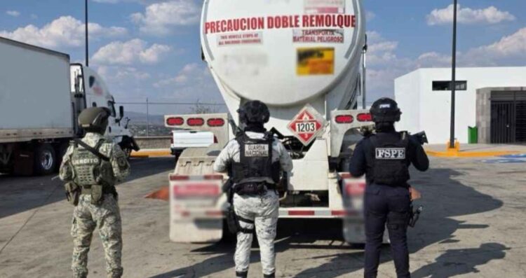 Caen dos conductores con cargamentos de combustible ilegal en Querétaro