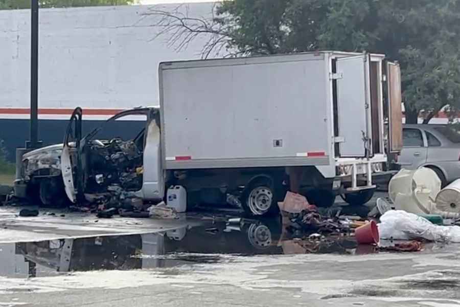Camioneta es incendiada intencionalmente en San Nicolás, Nuevo León