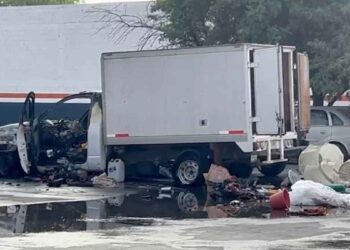 Camioneta es incendiada intencionalmente en San Nicolás, Nuevo León