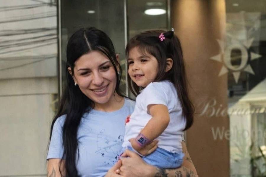 Cazzu comparte que a su hija Inti le gusta cantar