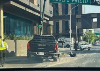 Choque en Avenida Fundidora en Monterrey