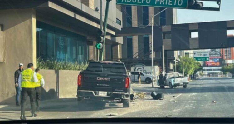 Choque en Avenida Fundidora en Monterrey