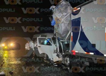 Choque frontal entre Urban y camión de víveres deja varios heridos en Xicoténcatl, Tamaulipas