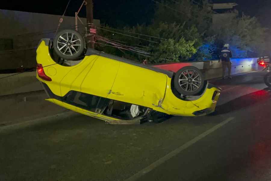 Cinco personas quedan heridas tras volcadura en la avenida Eugenio Garza Sada en Monterrey, NL