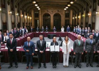 Claudia Sheinbaum renueva acuerdo para contener el aumento del precio de la gasolina