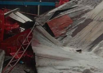 Colapsa techo de fábrica en Ecatepec