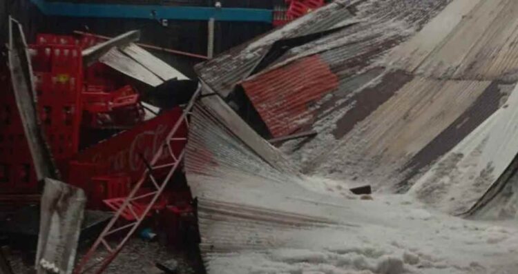 Colapsa techo de fábrica en Ecatepec